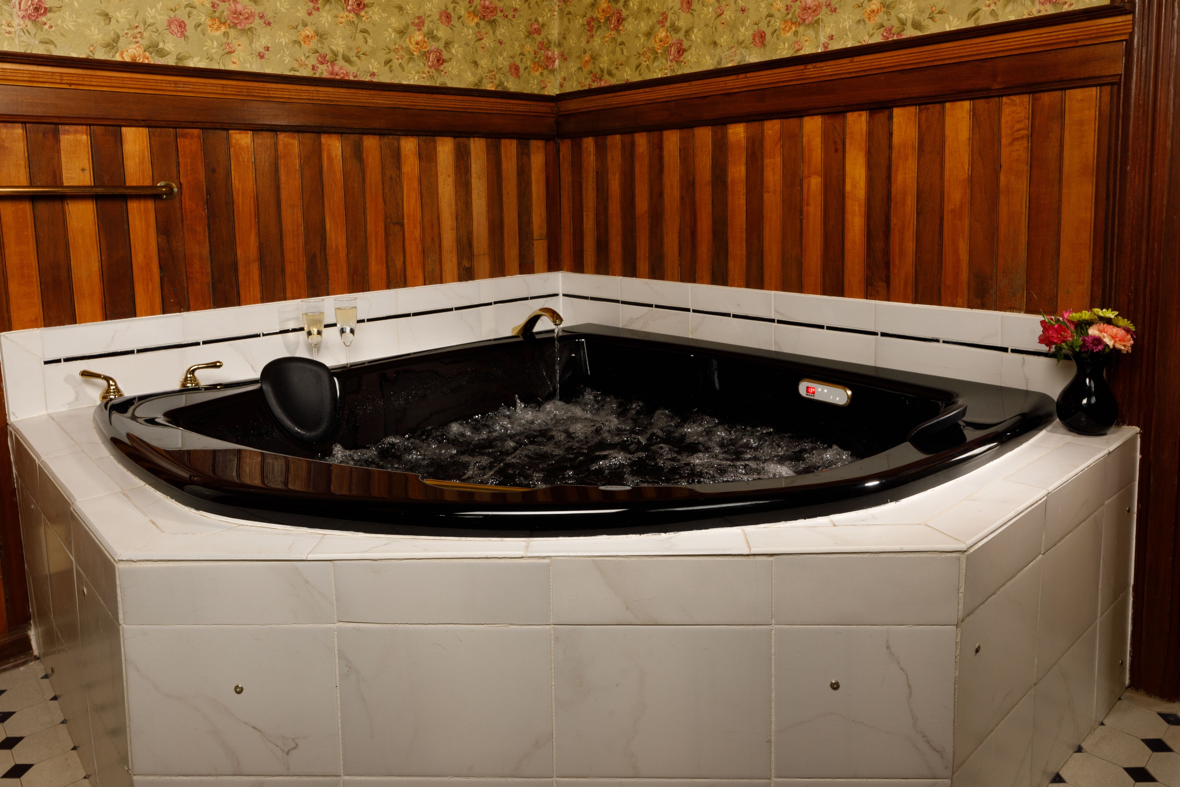 hotels in framingham ma with jacuzzi