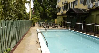 Pineapple Court Hotel