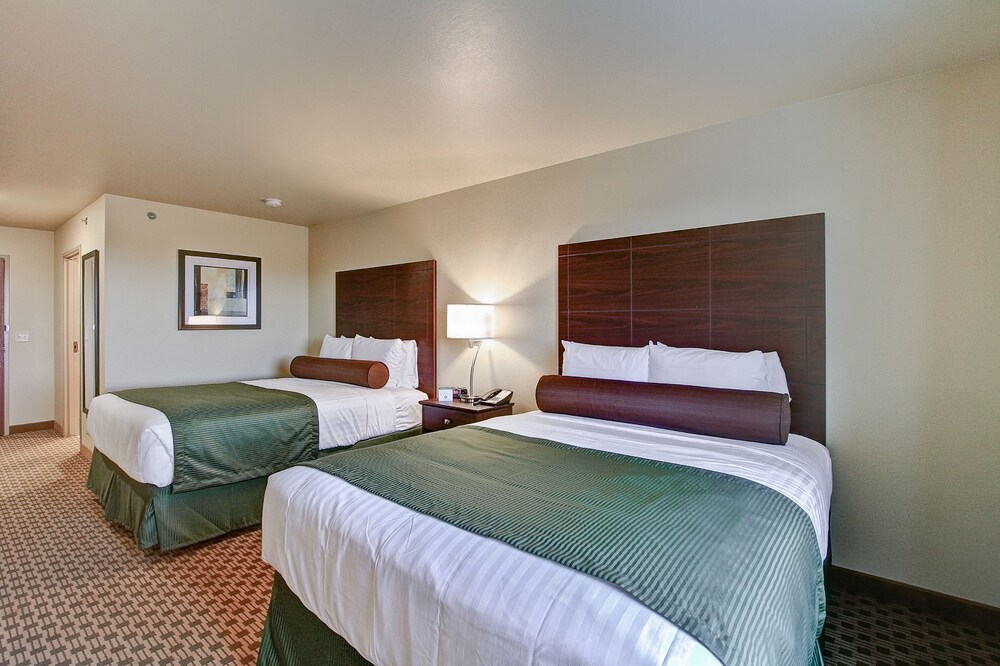 Room, Cobblestone Hotel & Suites – Pulaski/Green Bay