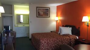 Desk, rollaway beds, free WiFi