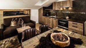 Flat-screen TV, DVD player, heated floors