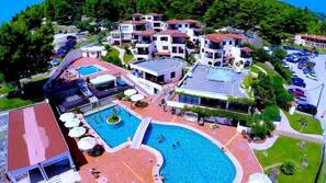 2 outdoor pools, open 10:00 AM to 7:00 PM, pool umbrellas, pool loungers