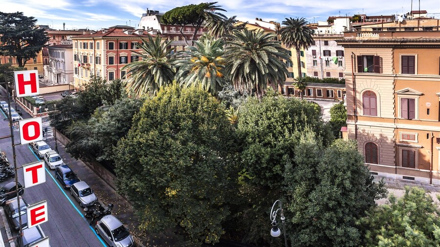 Raeli Hotel Lux