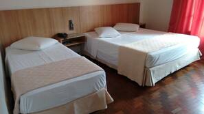 Minibar, gratis wi-fi och sängkläder