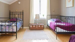 Free cribs/infant beds, rollaway beds, free WiFi