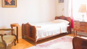 Free cribs/infant beds, rollaway beds, free WiFi