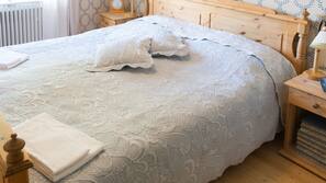 Free cribs/infant beds, rollaway beds, free WiFi