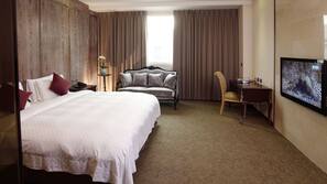 Premium bedding, down comforters, desk, blackout drapes