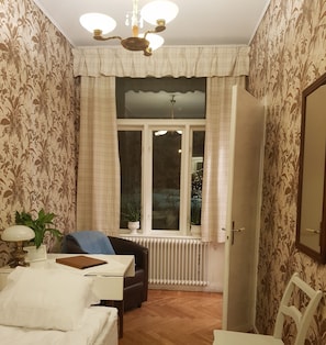 Single Room | Living area