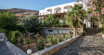 Ammoudi Hotel