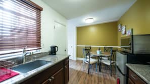 Iron/ironing board, free WiFi, linens