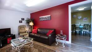 Iron/ironing board, free WiFi, linens
