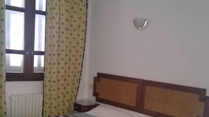 Coffre-forts dans les chambres, bureau, rideaux occultants