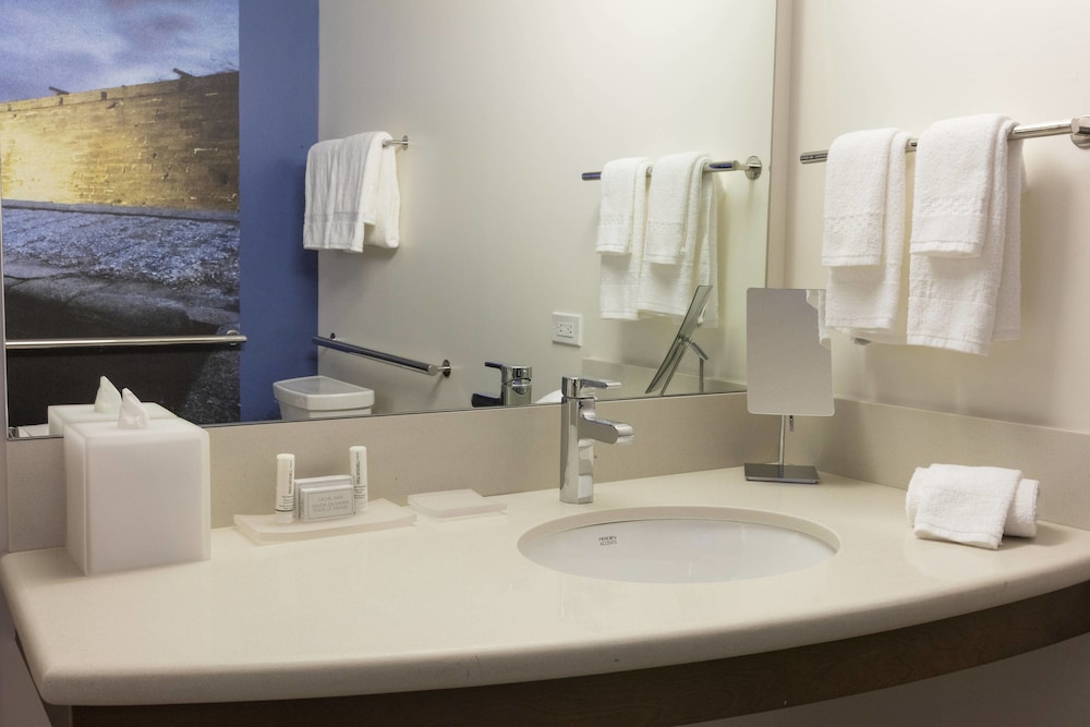 Bathroom, Courtyard by Marriott St. Augustine Beach