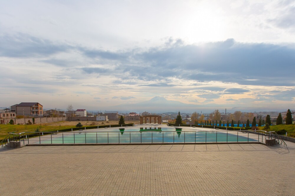 Latar Hotel Complex In Yerevan Cheap Hotel Deals Rates - 