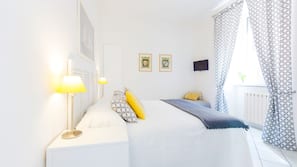 Egyptian cotton sheets, down duvet, iron/ironing board, free WiFi