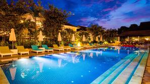 3 outdoor pools, pool umbrellas, pool loungers