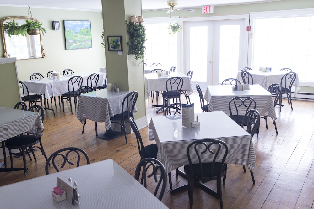 The Cove Inn, Westport 170 Room Prices & Reviews Travelocity