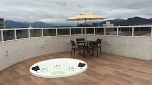 Outdoor spa bath