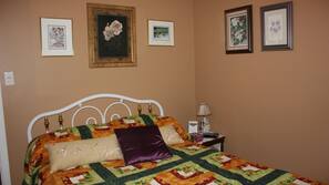 4 bedrooms, Egyptian cotton sheets, premium bedding, iron/ironing board