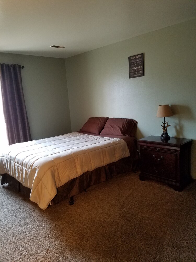Dakota Rose Inn, Underwood 80 Room Prices & Reviews Travelocity