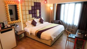 In-room safe, desk, free WiFi