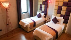 In-room safe, desk, free WiFi