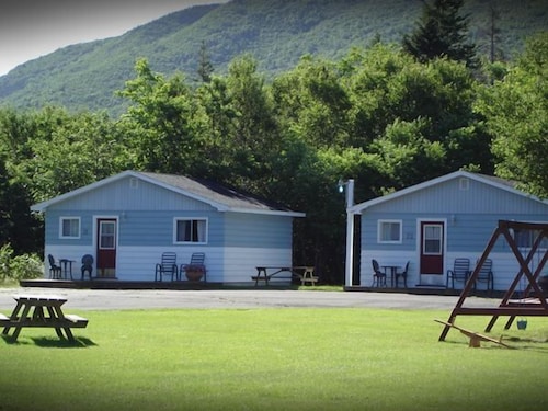 Great Place to stay The Mountain View Motel & Cottages near Pleasant Bay 