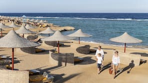 Spiaggia privata, lettini da mare, ombrelloni, immersioni subacquee