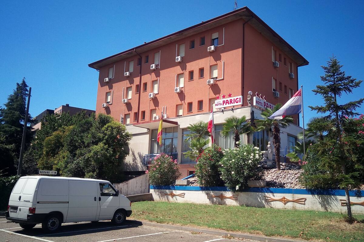 Hotel Parigi Castel San Pietro Terme Italia Expedia It