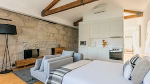 Hochwertige Bettwaren, Minibar, Zimmersafe, Schreibtisch