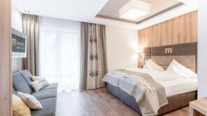 Minibar, Zimmersafe, Schreibtisch, kostenpflichtige Babybetten