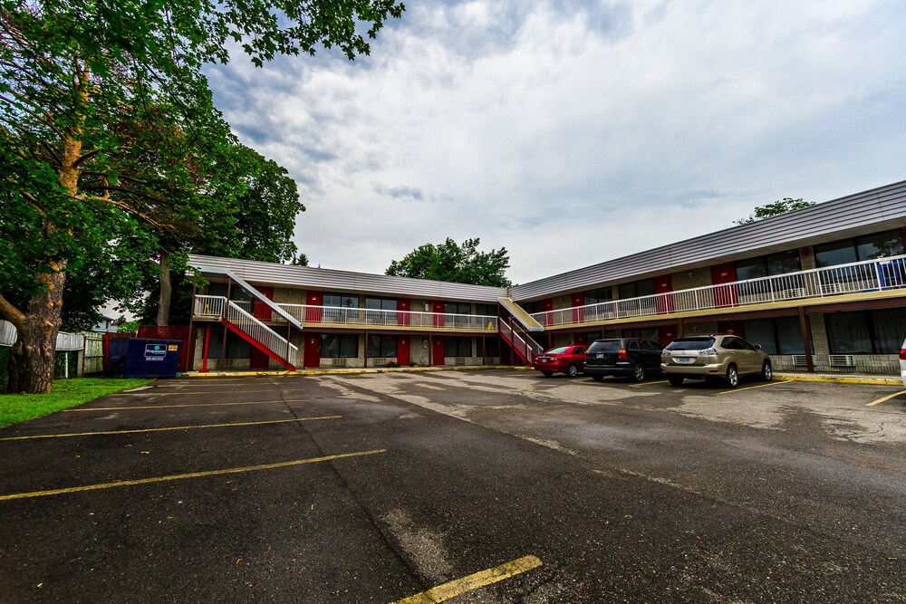 New Plaza Motel Ontario Canada New Plaza Motel - Reviews, Photos & Rates | ebookers.com