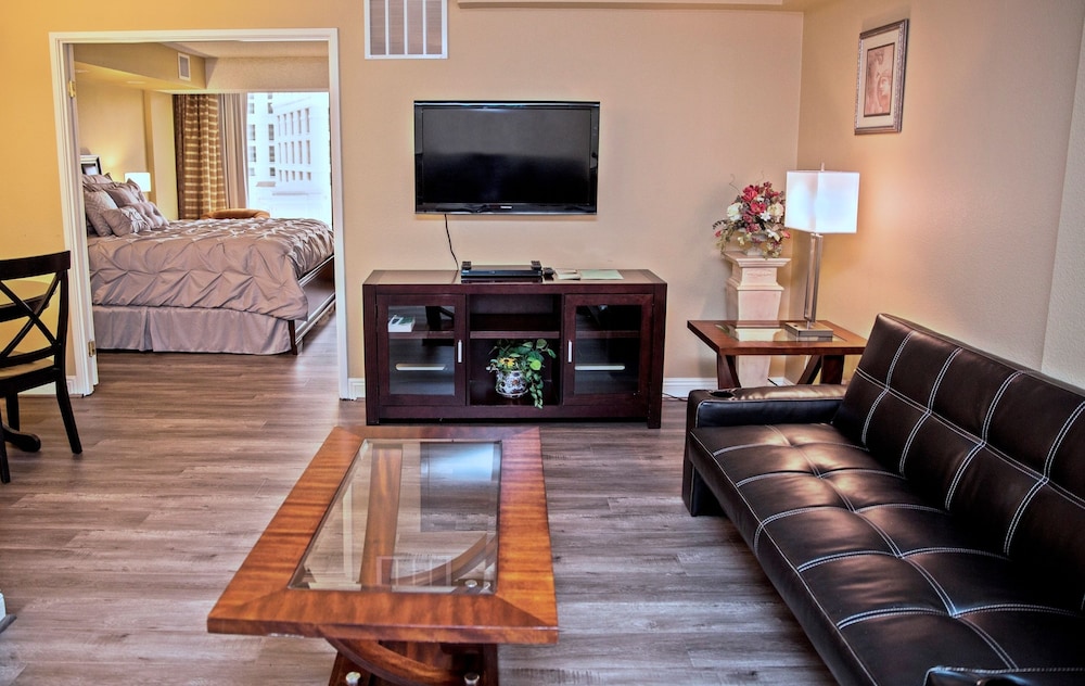 custom suites at the jockey club las vegas room prices reviews