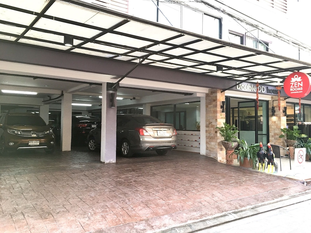 Parking, Double DD House at MRT Sutthisarn