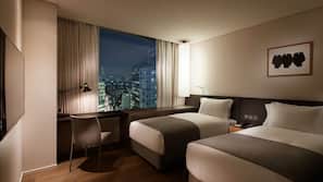 Premium bedding, in-room safe, desk, iron/ironing board