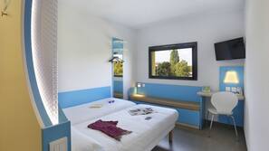 Desk, soundproofing, free WiFi, linens