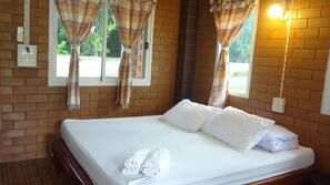 Desk, rollaway beds, free WiFi