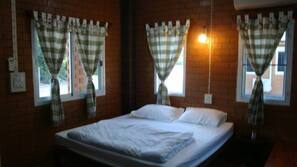 Desk, rollaway beds, free WiFi
