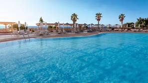 5 buitenzwembaden, parasols voor strand/zwembad