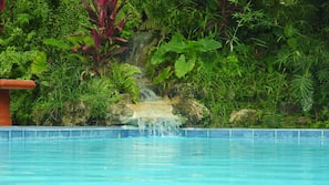 2 piscines extérieures