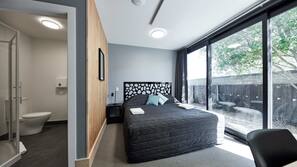 Iron/ironing board, free WiFi, linens, wheelchair access