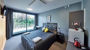 Iron/ironing board, free WiFi, linens, wheelchair access