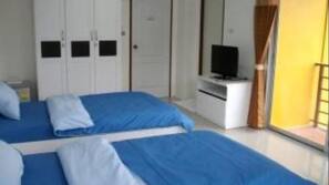 Desk, rollaway beds, free WiFi