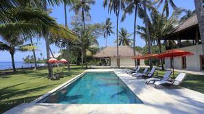 2 kolam renang outdoor