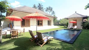 2 kolam renang outdoor