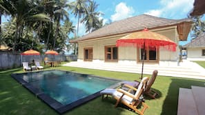 2 kolam renang outdoor