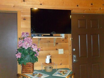Big Bear Manor Spa Cabins Reviews Photos Rates Ebookers Com