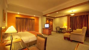 Premium bedding, in-room safe, desk, iron/ironing board
