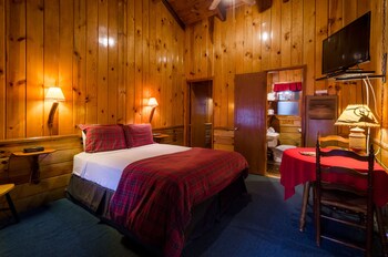 Idyllwild Bunkhouse, Idyllwild: $109 
